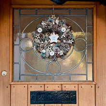 Load image into Gallery viewer, Personalised Frosted Pinecone and Star Wreath