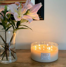 Load image into Gallery viewer, Atelier 38 Luxury Soy Wax Candles. Jasmine & Gardenia, Maxi Deluxe , stunning golden melt pool, feature candle- 7 wick Bowl, 1.7kg, approx burn time of 100 hours (Height 10cm, Diameter 20cm)