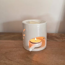 Load and play video in Gallery viewer, Leaf design cylinder Wax Melt Burner
