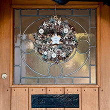 Load image into Gallery viewer, Personalised Frosted Pinecone and Star Wreath
